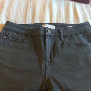 Skinnygirl. Light black color. Skinny leg. Size 29.